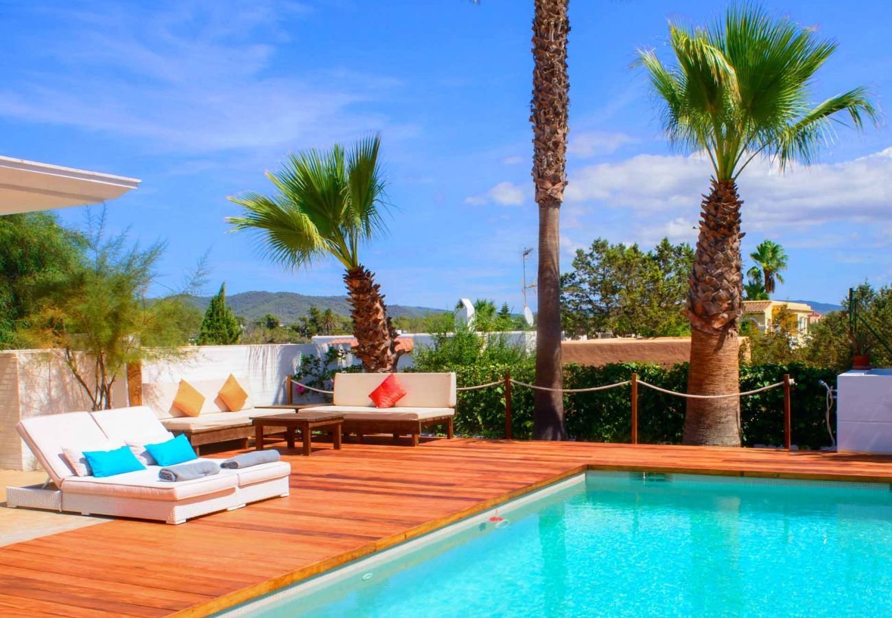 Privater Garten und Schwimmbad der Villa Melody auf Ibiza