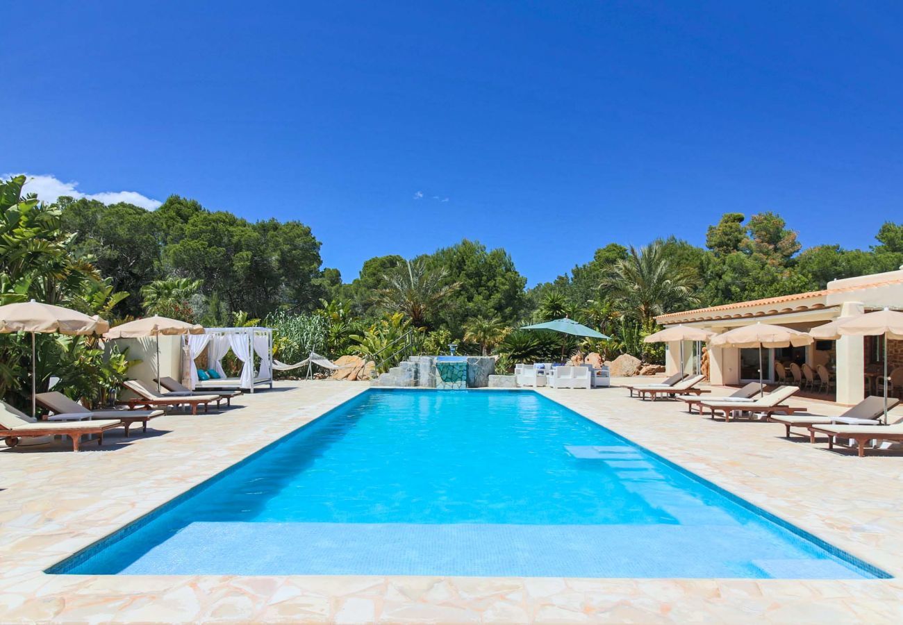 Außenansicht der Villa Can Cama in Santa Eulalia, Ibiza