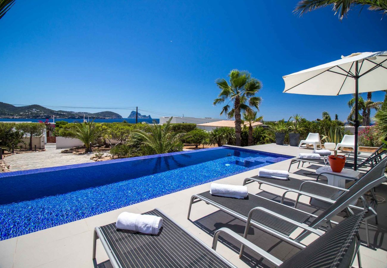 Blick vom Pool der Villa Arola in Ibiza