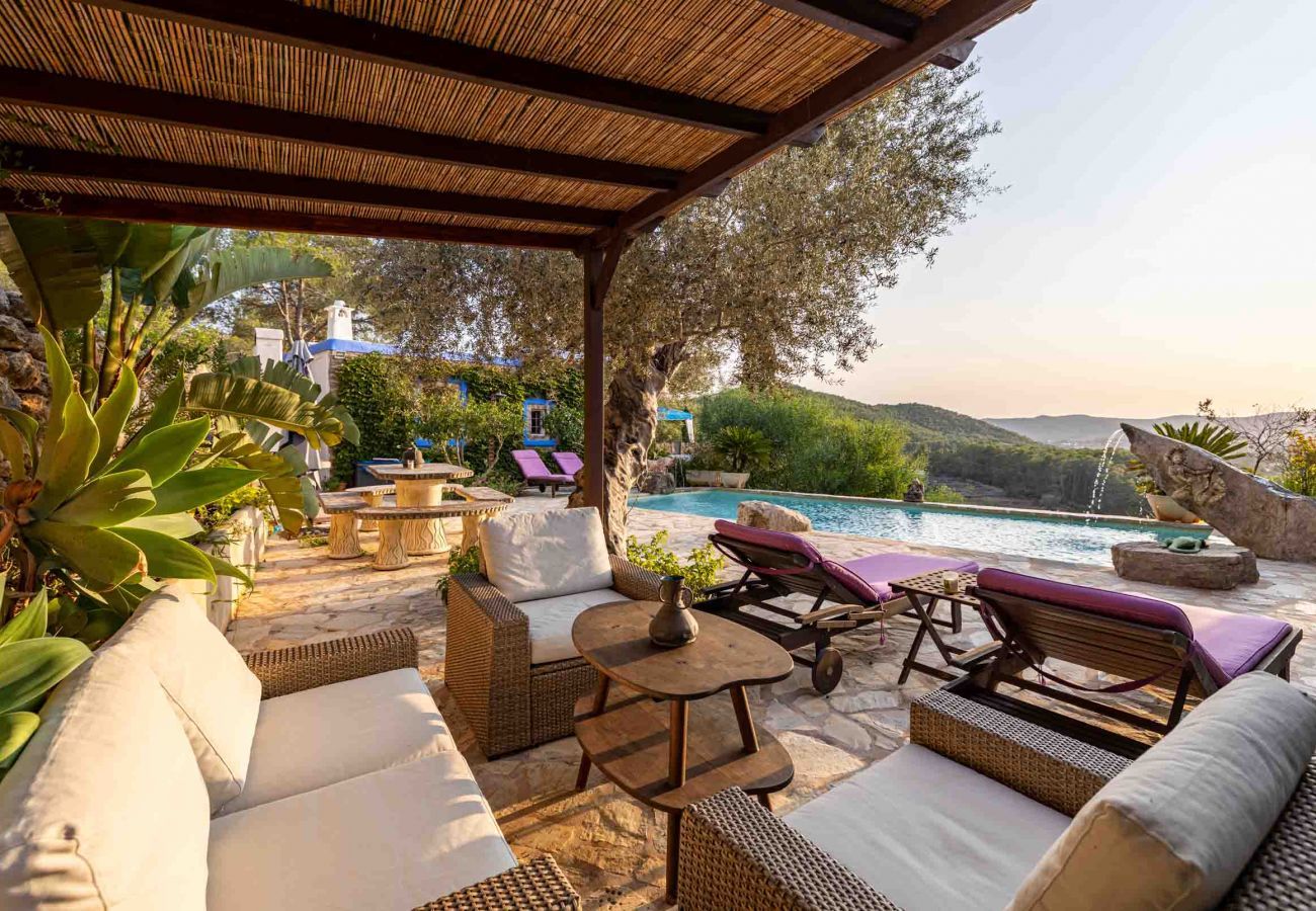 Ibizenkische Terrasse mit privatem Pool im Can Torrent Ibiza