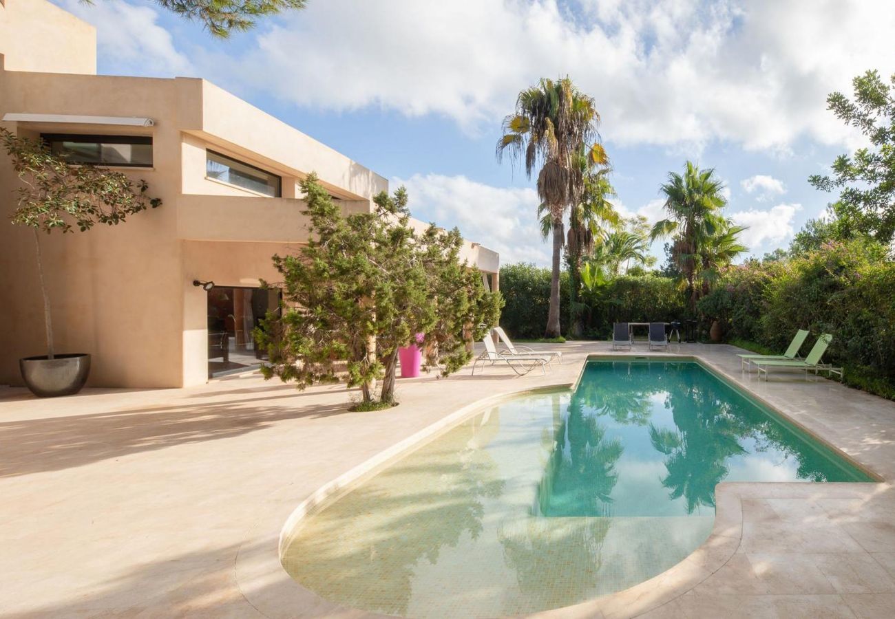 Villa Can Lantana in Ibiza with its private pool and garden