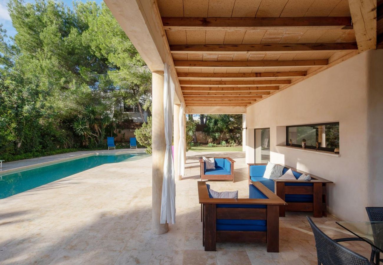 Terrasse der Villa Can Lantana mit einer sehr entspannenden Aussicht
